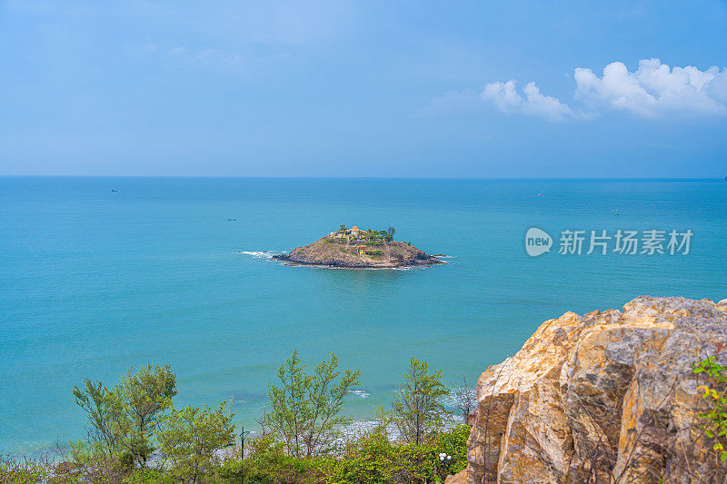 美丽的晚霞鸿巴寺(越南语是Mieu Hon Ba)是一个小宝塔在岛屿附近的Vung Tau市，越南